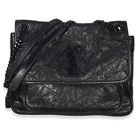 Bolsa de corrente Medium Niki em couro de bezerro enrugado preto Matelassé Saint Laurent Preto
