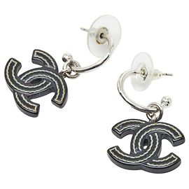 Orecchini a perno Coco Mark di Chanel Nero Argento