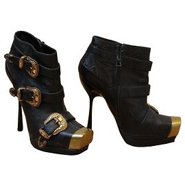 Botas de tornozelo de couro Alexander McQueen Preto