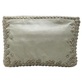 Graue Leder-Clutch von Bottega Veneta Braun