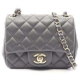 Bolsa de Ombro Mini Matelassé Chanel Marrom