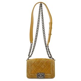 Bolso de Hombro Chanel Boy Chanel Matelassé Coco Mark Chain Amarillo