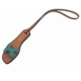 Chaveiro Charm Nano Oran da Hermès Marrom Preto