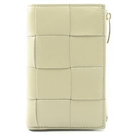 Billetera bi-fold Maxi Intrecciato Medium Cassette de Bottega Veneta Caqui