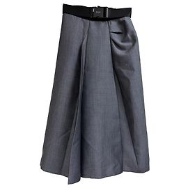 Saia midi com cinto em lã mohair cinza da Prada Cinza