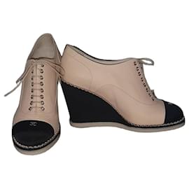 Chanel Schnürschuhe Kamel