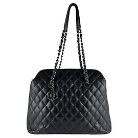 Chanel Black Grained Calfskin Shoulder Bag Black