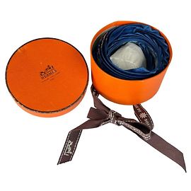 Lenço de seda Hermès em azul Azul