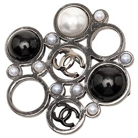 Chanel Silber CC Messing Kunstperlen Brosche Andere
