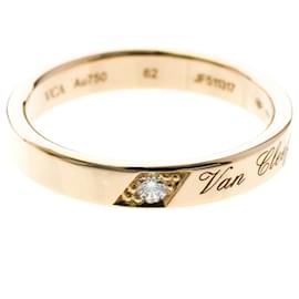 Van Cleef & Arpels Toujours Signature Etoile Wedding Ring Golden