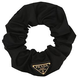 Prada Faixa de cabelo Scrunchie em Re-nylon com logo Triângulo Preto