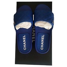 Chanel Dad Mules in navy blue quilted leather, size 36 (IT/EU) Blue