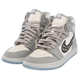 Sapato NIKE em Couro Cinza - 103467 Cinza