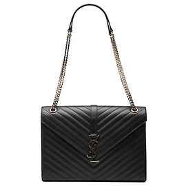 Bolsa envelope grande em couro de bezerro preto com chevron monograma Saint Laurent Preto