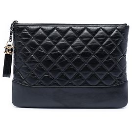 Clutch Gabrielle O in pelle di vitello invecchiata nera media di Chanel Nero