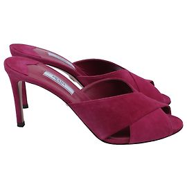 Mules à talons hauts Prada en daim rose à croix Rose