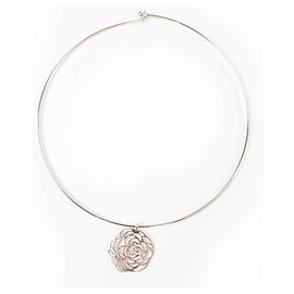 Colar Choker Logo Camélia 925 da Chanel Prata