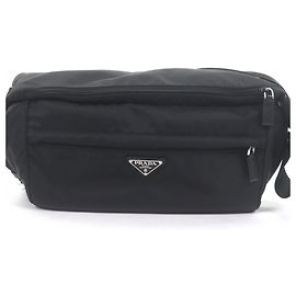Bolso de hombro Prada de poliamida reciclada negra con placa de logo triangular Negro