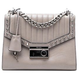 Prada Borsa a Spalla in Pelle Grigia Lucida con Borchie Sound Lock Marrone