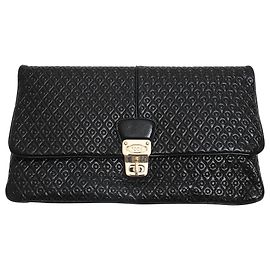 Tod's Klappentasche aus schwarzem Lackleder Schwarz