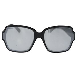 Chanel Logo CC Plastic Negro