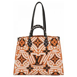 Borsa tote OnTheGo GM LV Crafty di Louis Vuitton Marrone