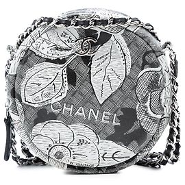Clutch redondo Chanel Black CC em couro de bezerro floral com corrente Preto