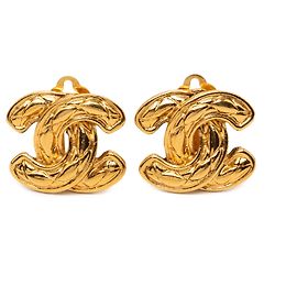 Boucles d'oreilles clips en or plaqué or matelassé CC de Chanel Doré
