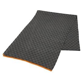 Écharpe en soie grise Hermès Marron