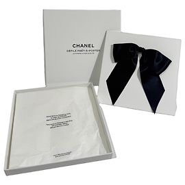 Invitación al Desfile Otoño Invierno 2025/2026 Cinta de Seda Chanel Negra Negro