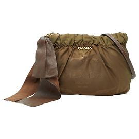 Bolsa de ombro com fita logo Prada Caqui