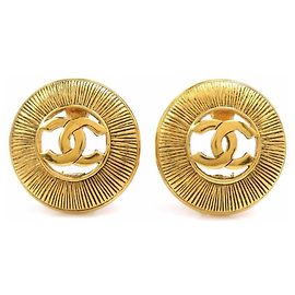 Pendientes de clip de oro vintage de Chanel Dorado