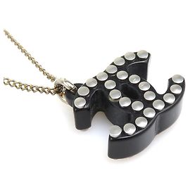 Colar de resina preta e metal Chanel Preto
