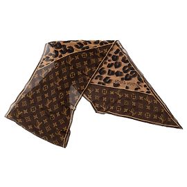 LOUIS VUITTON - Lenço de Leopardo Louis Vuitton em Chiffon de Seda Marrom Marrom