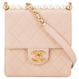 CHANEL - Borsa a tracolla Pearl verticale Chanel in pelle liscia rosa e perle bianche Rosa