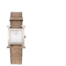 HERMÈS - Relógio Heure H PM em couro de jacaré taupe e metal prateado Bege