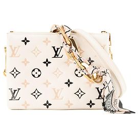 LOUIS VUITTON - Bolsa de Ombro Coussin PM Louis Vuitton em Couro Bege Edição Limitada Bege