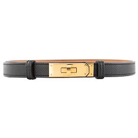 HERMÈS - Kelly Gürtel 18 Hermès aus schwarzem Epsom-Leder Schwarz