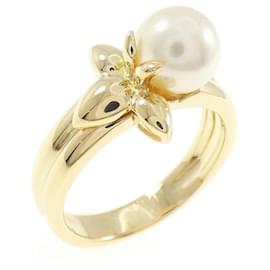 Van Cleef & Arpels Akoya Pearl Ring . Yellow