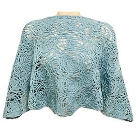 Poncho / Pullover aus Cashmere mit Häkelstrick in Puderblau von Lamberto Losani Blau