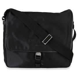 Bolsa mensageiro de nylon Saffiano preta com fivela de logo Prada Preto
