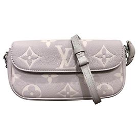 Louis Vuitton Wallet on Chain Ivy Monogram Empreinte bicolor brume-quartz Grün