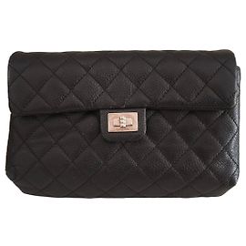Bolsa Chanel Clássica Preta de Couro Matelassado Preto