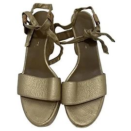 Sandali Chanel in pelle dorata e sughero D'oro