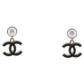 Orecchini a perno Coco Mark di Chanel Nero D'oro