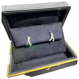 Graff Kiss Diamond Stud Earrings Silvery