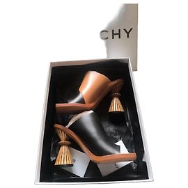 Sandali Givenchy in pelle marrone e nero Marrone Nero
