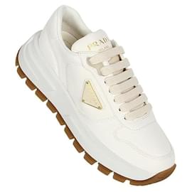 Prada Baskets en cuir Blanc