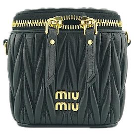 Miu Miu Mini-Crossbody-Tasche aus schwarzem, gestepptem Nappa-Leder Schwarz