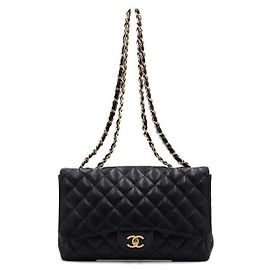 Chanel Bolsa de ombro com corrente dourada e aba única Preto
